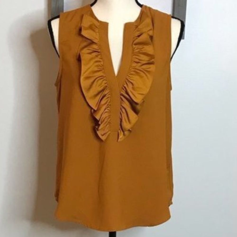 J. CREW • SIZE: S • DARK GOLD SLEEVELESS BLOUSE W/RUFFLED V-NE…